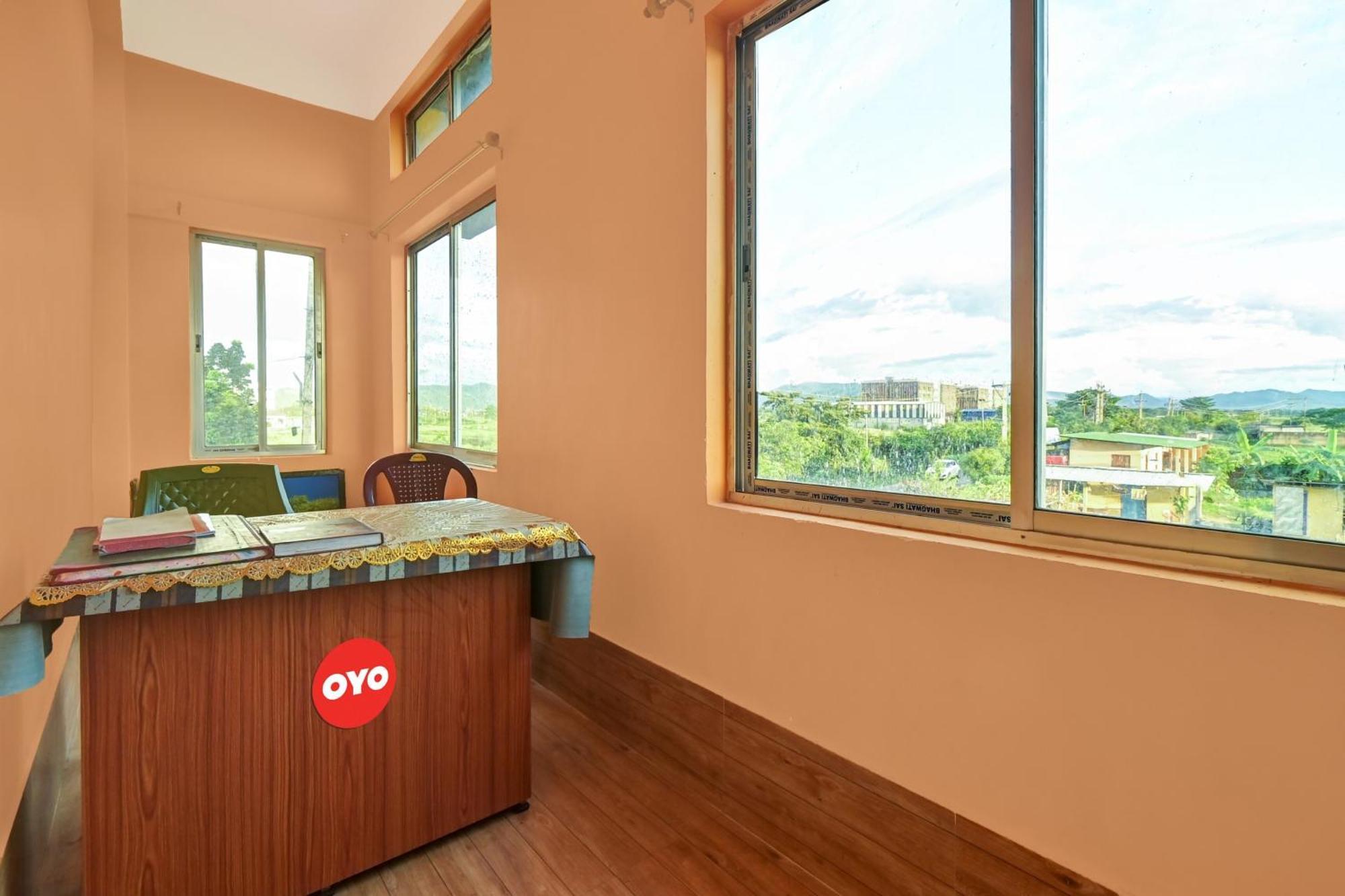 Oyo Flagship The Brahmaputra Homestay Guwahati Exterior foto