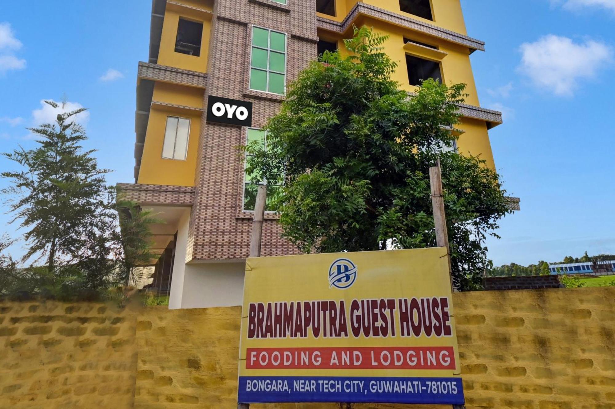 Oyo Flagship The Brahmaputra Homestay Guwahati Exterior foto