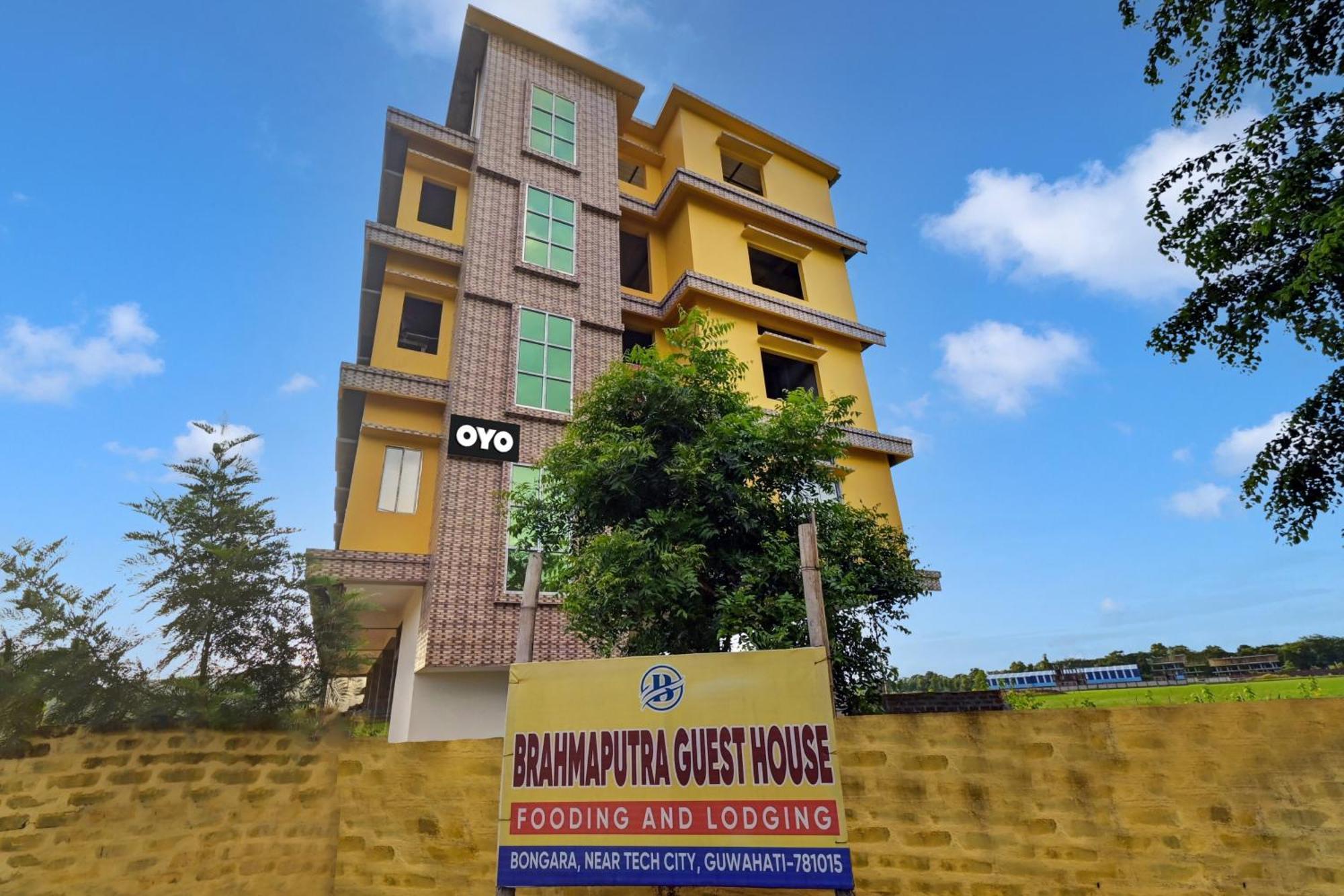 Oyo Flagship The Brahmaputra Homestay Guwahati Exterior foto